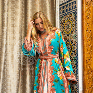 Caftan Miraj en soie italienne florale et broderies artisanales marocaines